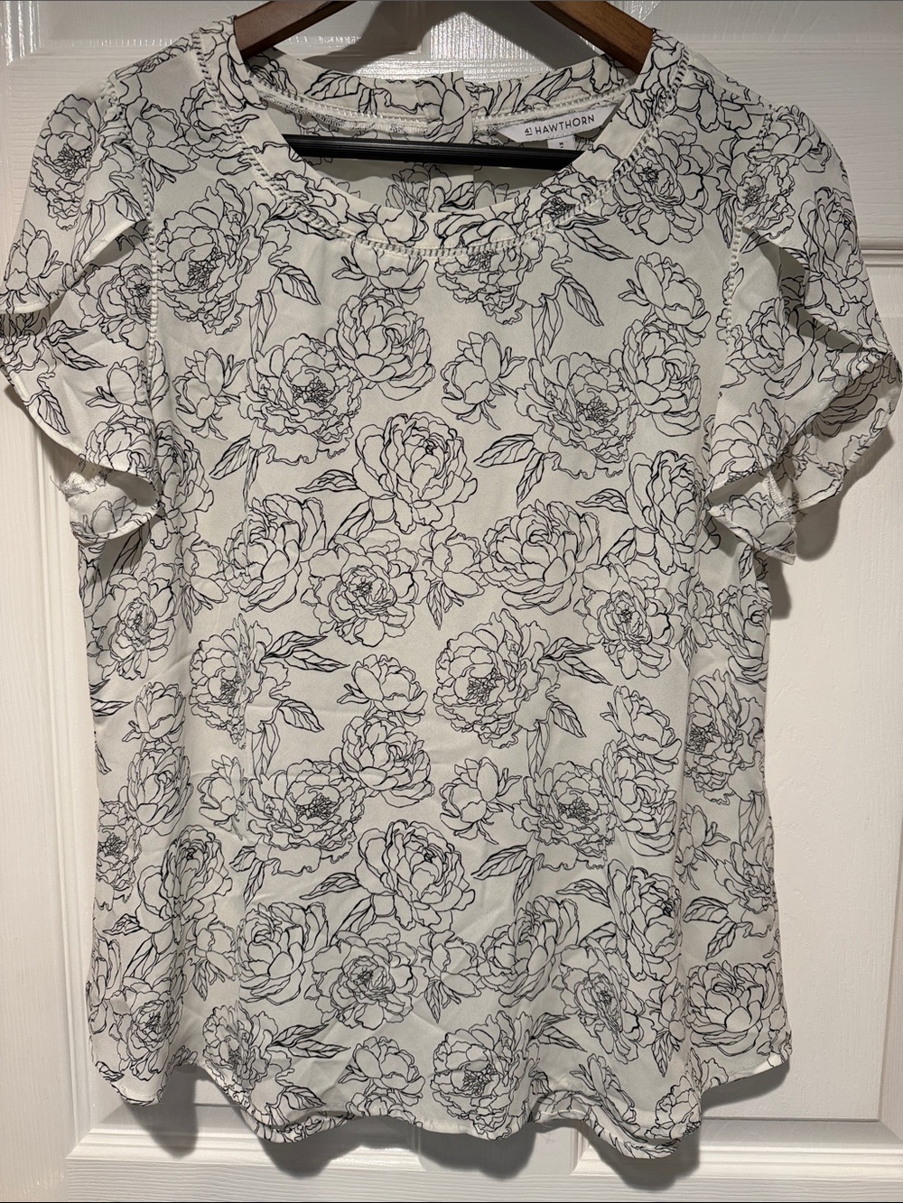 41 Hawthorn White and Black Floral Short Sleeve Top